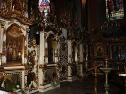 алтарь и витражи Успенской церкви