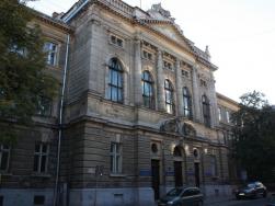 фасад главного входа Двореца справедливости