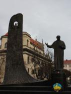 памятник Тарасу Шевченко - бронзовая фигура Кобзаря и волна национального возрождения