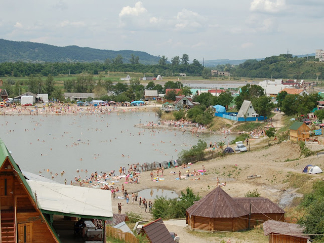 пляж на озере